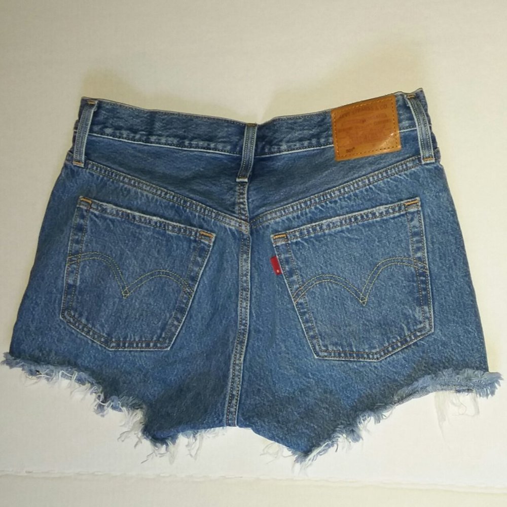 LEVI - Picture 2 of 4